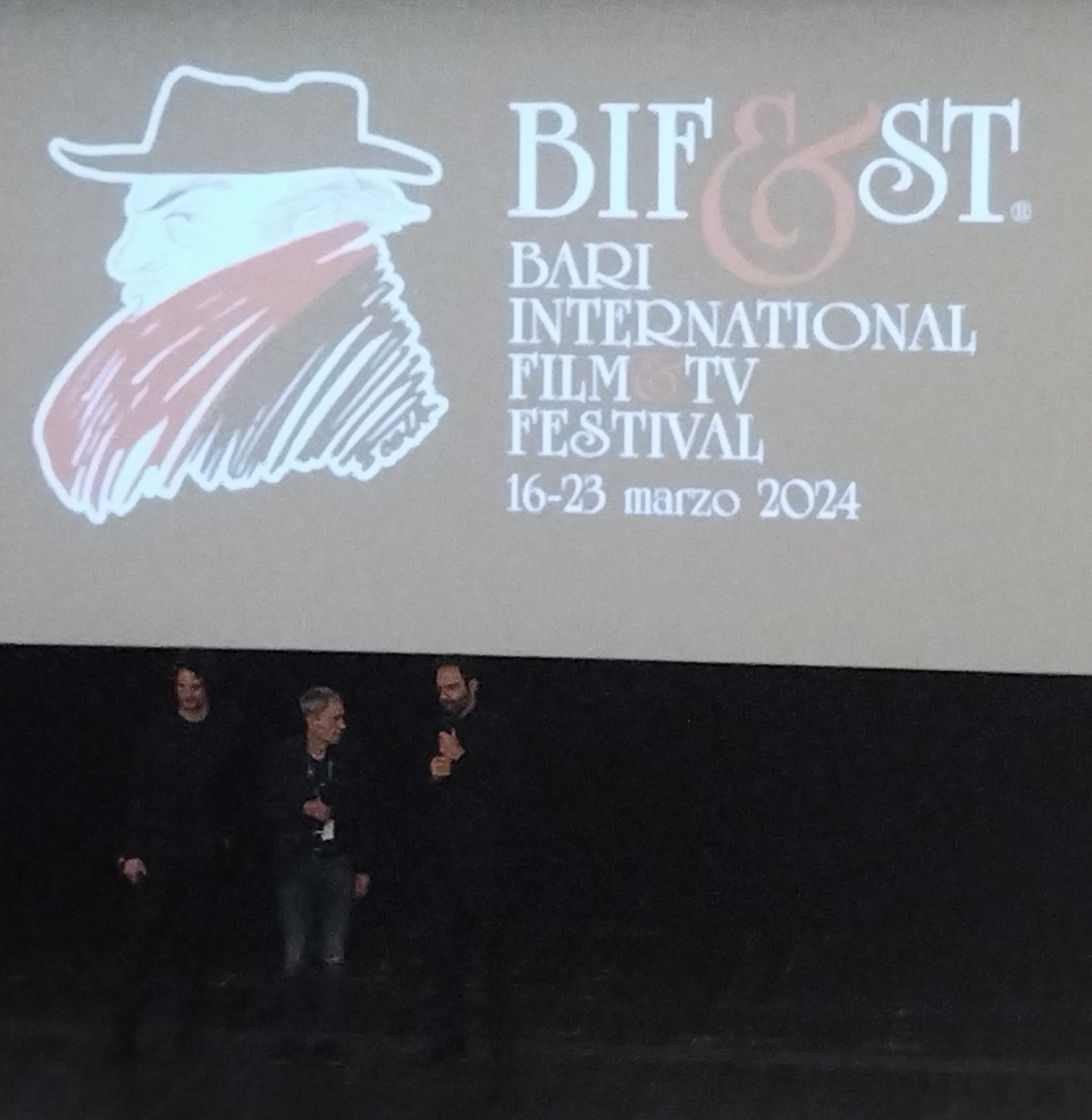 Bari – Bifest 2024. Grande consenso per il debutto alla regia di Neri Marcorè con il film “Zamora”