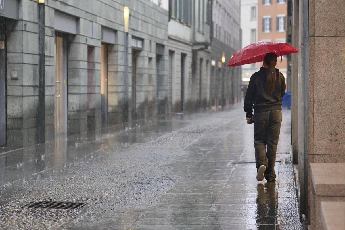 Maltempo diffuso e giù le temperature, poi torna il sole: le previsioni meteo