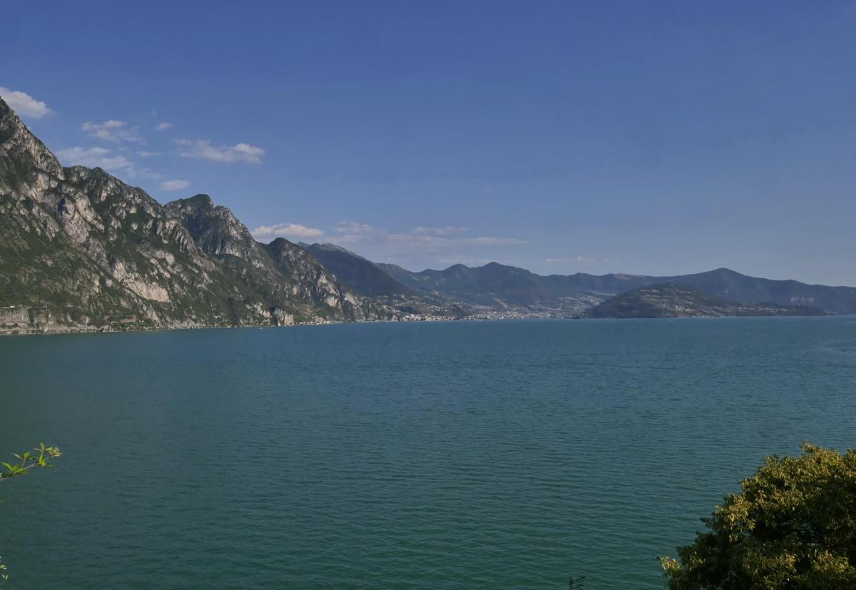 Lago di Garda, si tuffa per salvare ragazzo e non riemerge