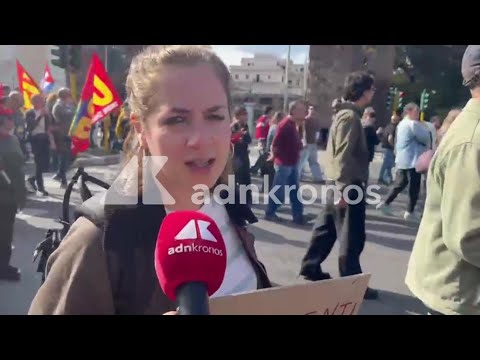 In piazza a Roma anche ‘docenti furiosi’: “”Più fondi e nuovo sistema concorsi””